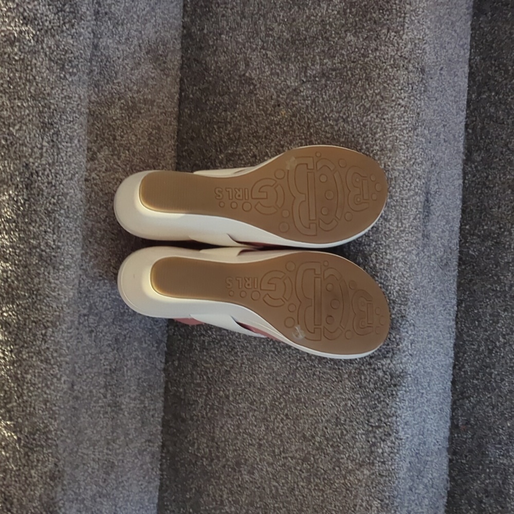 BCBG girls sandals - Picture 5 of 9